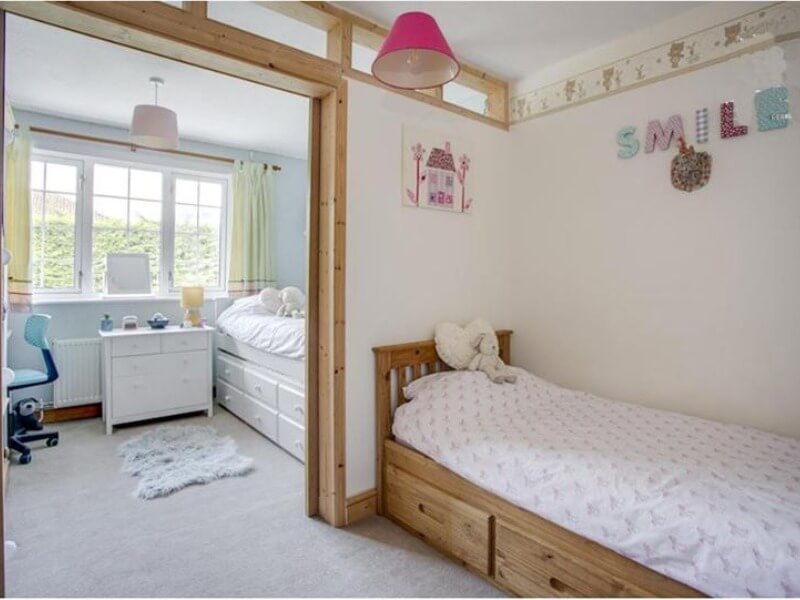 Mẫu phòng ngủ 2 giường bố mẹ & bé 5