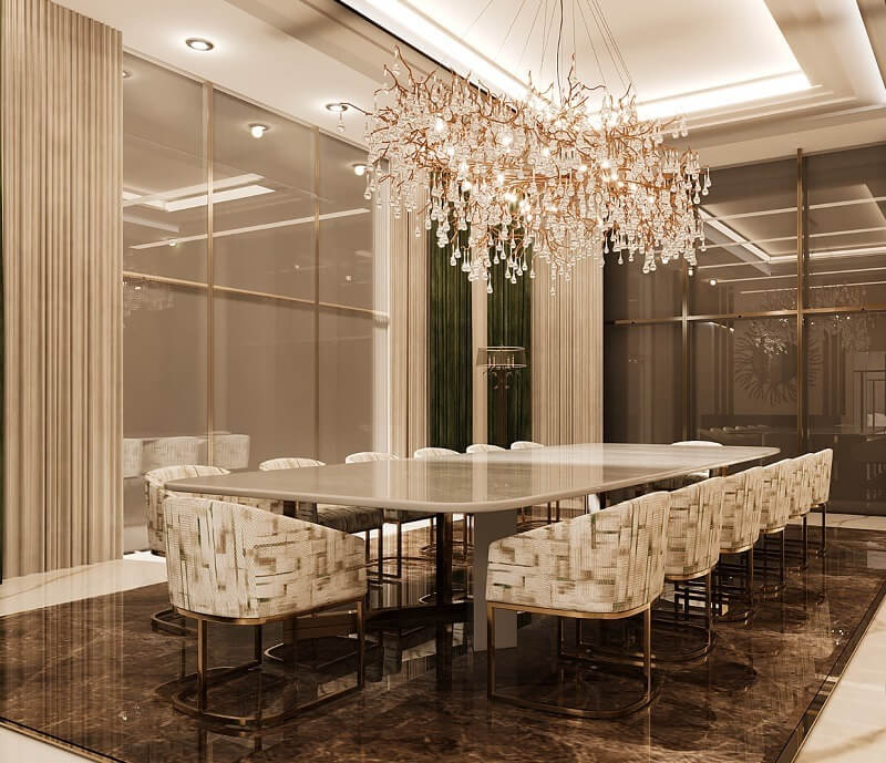 Phòng ăn sang trọng với đèn chùm pha lê lấp lánh, bàn lớn và ghế bọc vải trang nhã, ánh sáng ấm áp.