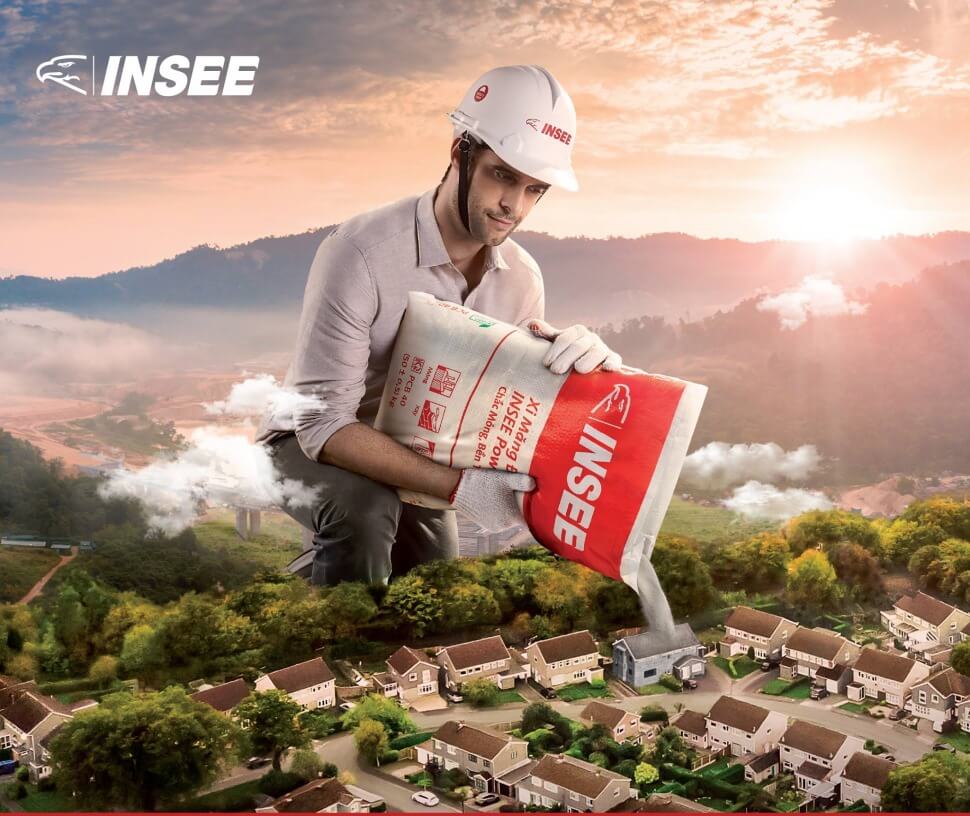 Người đổ bê tông INSEE xây dựng mô hình đô thị, cảnh hoàng hôn nền núi.