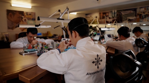 Alexander Ferros: “Từ Ý Chí Thép Cho Tới Biểu Tượng Của Thời Gian”